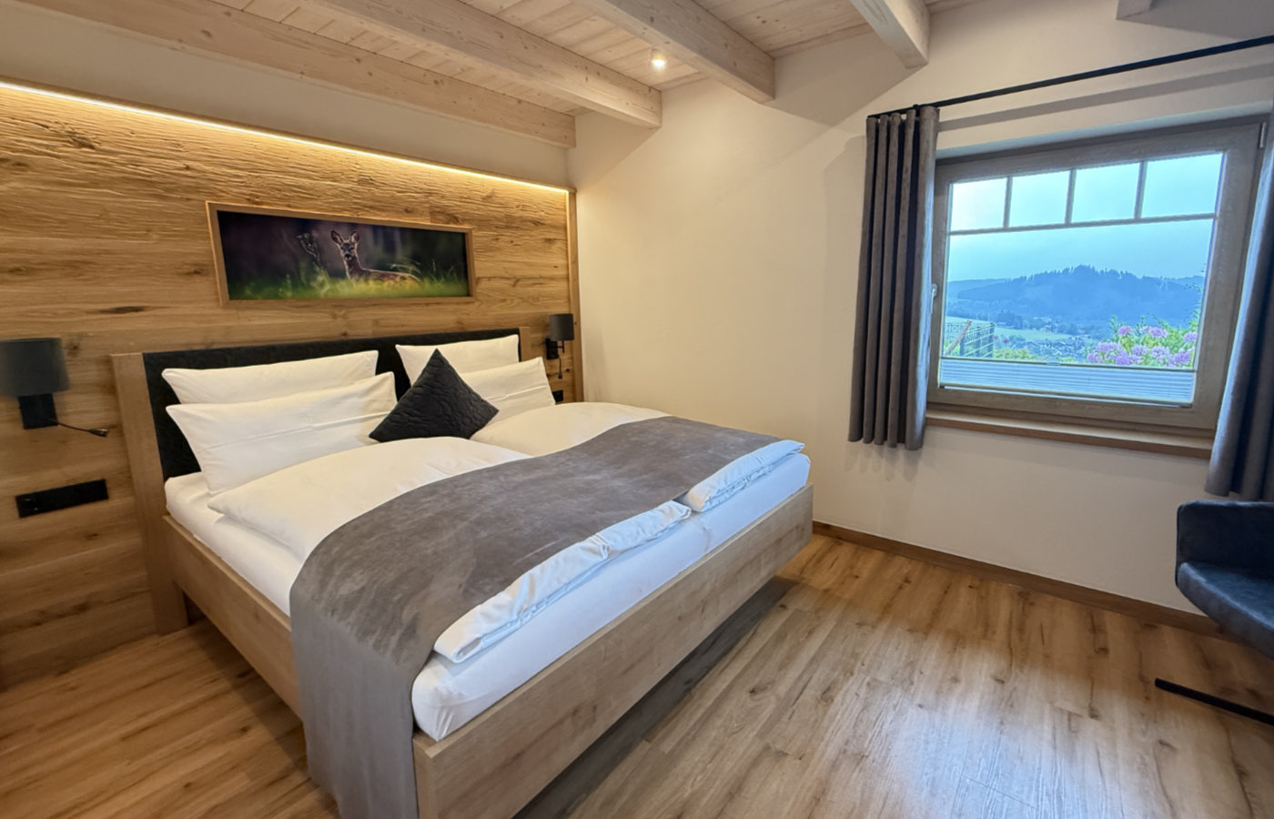 Aussichtsreich Willingen Schlafzimmer Bett mit Weitblick
